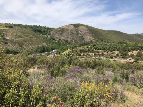 Der Distrikt Bragança, das Gebirge und das Weingebiet Portugals Der Distrikt Braganç
;a in Nordportugal